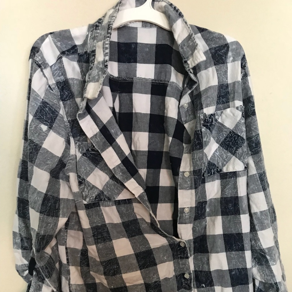 Navy blue and white plaid top 2x